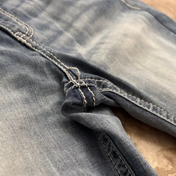 Daytrip Light Wash Flare Jeans - Picture 5 of 5